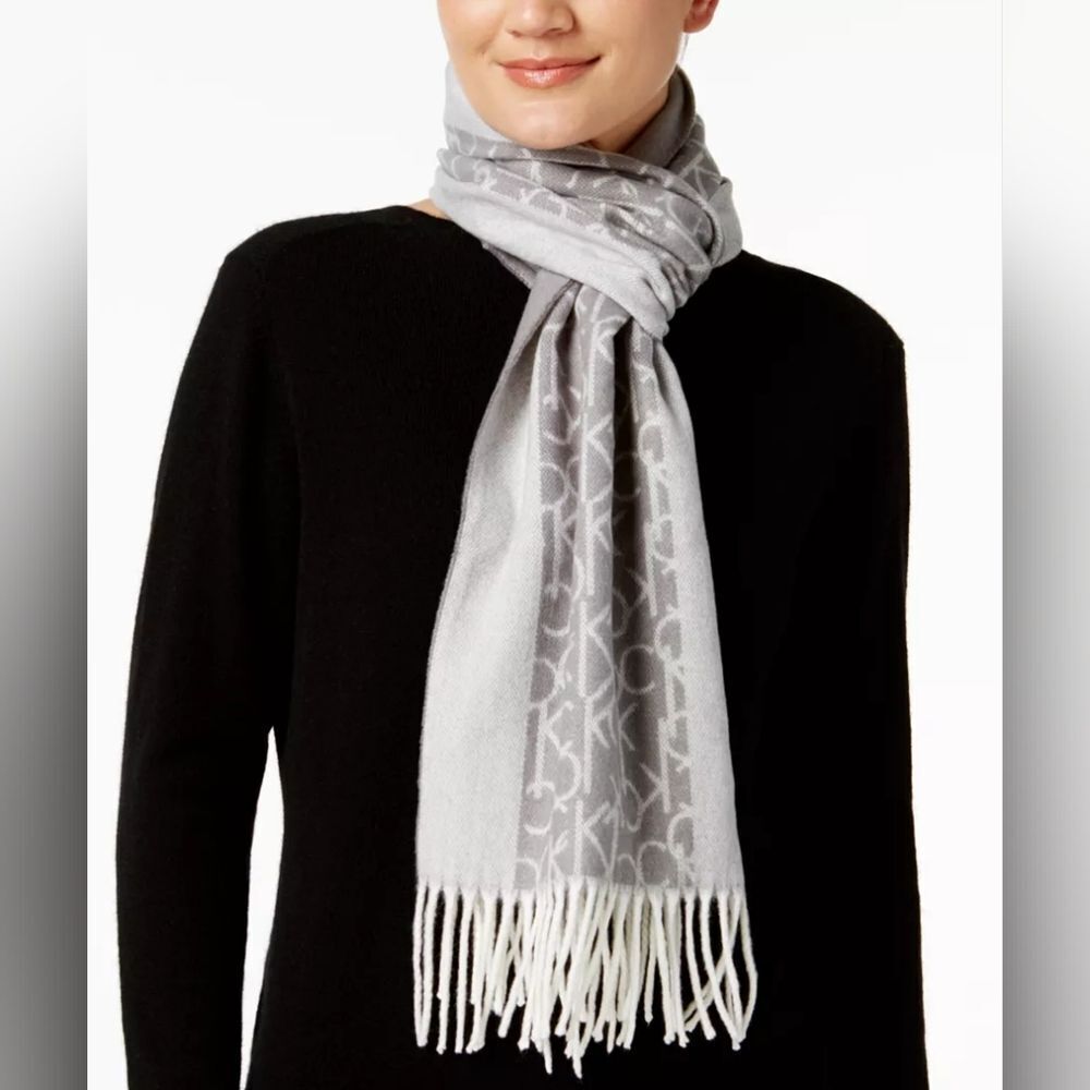 Calvin Klein Light Gray Textured Scarf